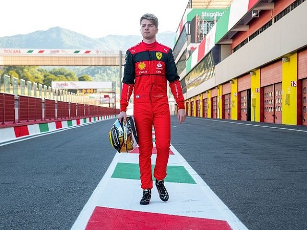 Ferrari Ingin Jadikan Robert Shwartzman Pebalap Formula 1