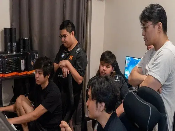 Fnatic Taklukkan TNC Predator di Laga Pembuka BTS Pro Series Season 12