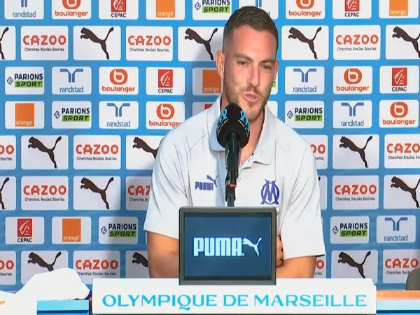 Jordan Veretout membeberkan alasan soal keputusannya pindah dari AS Roma ke Olympique Marseille musim panas yang lalu / via OM Official