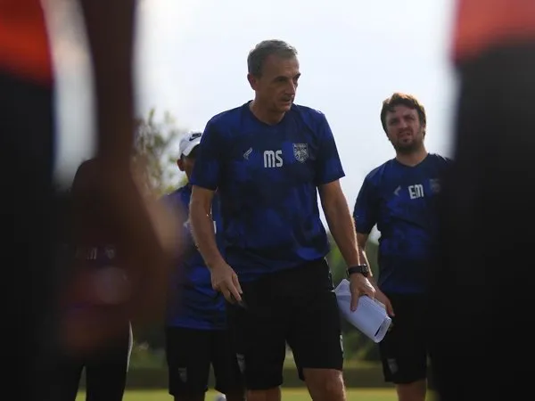 Borneo FC depak Milomir Seslija dari kursi pelatih