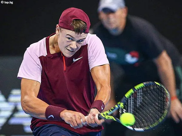 Holger Rune dan Jannik Sinner amankan tiket perempatfinal Sofia Open