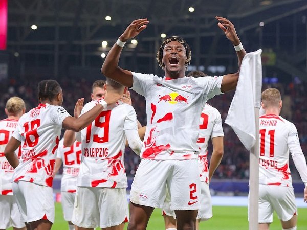 Beberapa Kali Dikaitkan, Milan Masih Naksir Bek Leipzig Mohamed Simakan