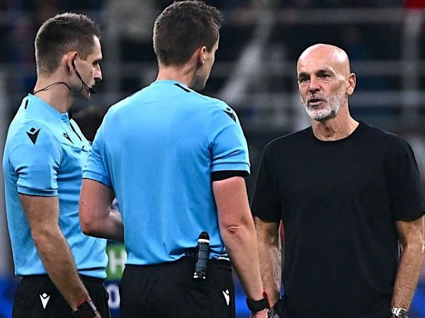 Wasit Daniel Siebert Bersikap Arogan Terhadap Pemain dan Staff Milan