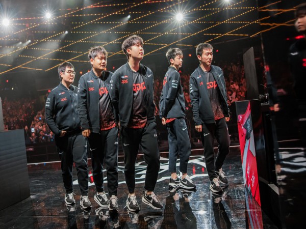 Kalahkan DWG KIA di Tiebreaker, JD Gaming Juara Grup B Worlds 2022