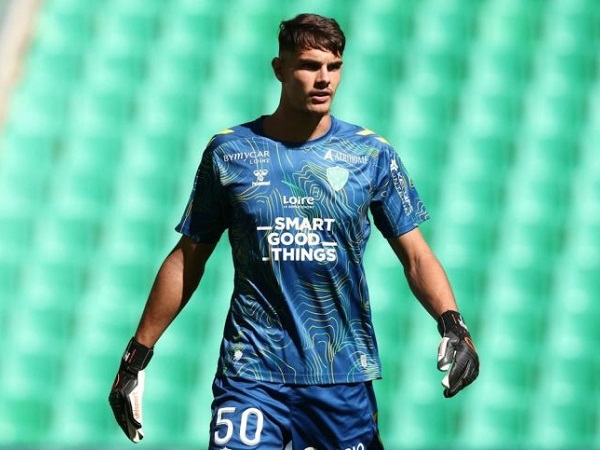 Milan dan Chelsea Bakal Rebutan Bintang Saint-Etienne Noah Raveyre