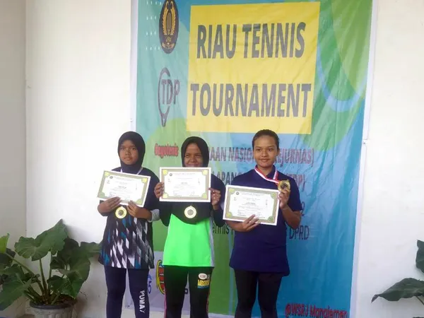Petenis Junior Limapuluh Kota Juara Kejurnas Riau Tenis Turnament