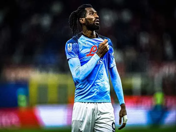 Napoli dikabarkan siap memberikan perpanjangan kontrak hingga tahun 2027 bagi gelandang Frank Zambo Anguissa / via Getty Images