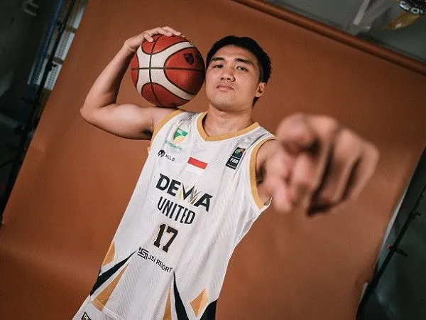 Katon Adjie Baskoro pilih lanjutkan karier bersama Dewa United Surabaya.