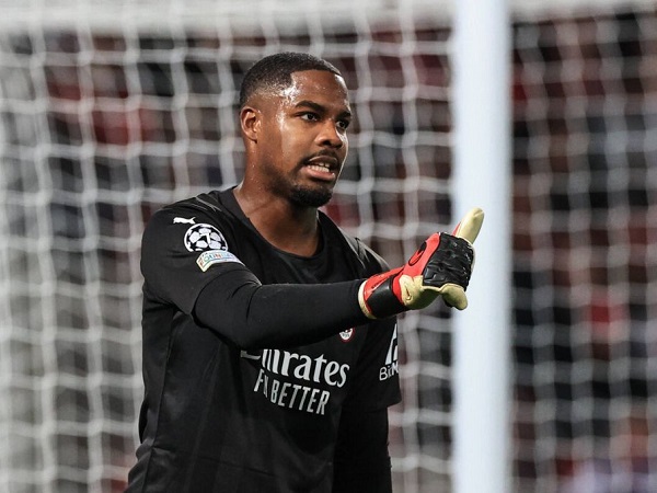 Milan Langsung Tarik Maignan Saat Kembali Ke Prancis Untuk Perawatan Cedera