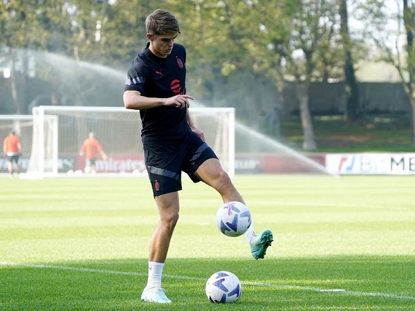 De Ketelaere Bakal Berkembang di Milan, Tiga Contoh Ini Buktinya