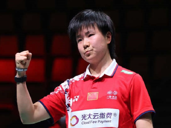 Kalahkan Marin, He Bingjiao Juara French Open 2022