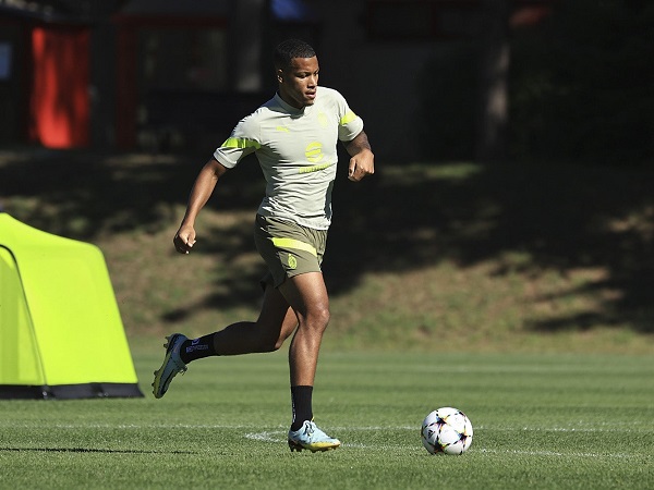 Bukan Sebagai Poros Ganda, Vranckx Bakal Jadi Starter Milan Lawan Spezia