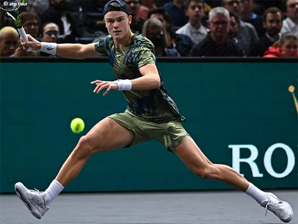 Carlos Alcaraz cedera, Holger Rune amankan tiket semifinal Paris Masters