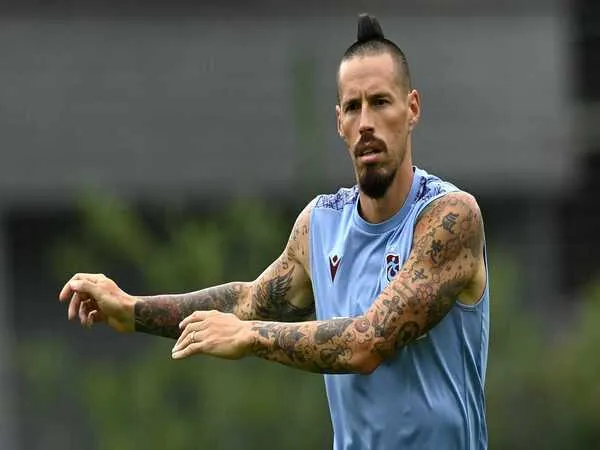 Marek Hamsik disebut oleh sang agen berpotensi untuk kembali ke Napoli dengan menjabat sebagai direktur klub / via AFP