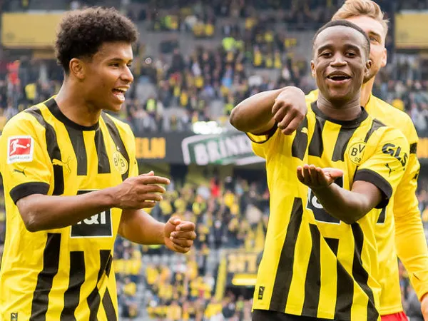 Youssoufa Moukoko dan Karim Adeyemeni