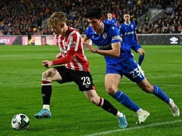 Elkan Baggott membawa Gillingham ke putaran keempat Carabao Cup