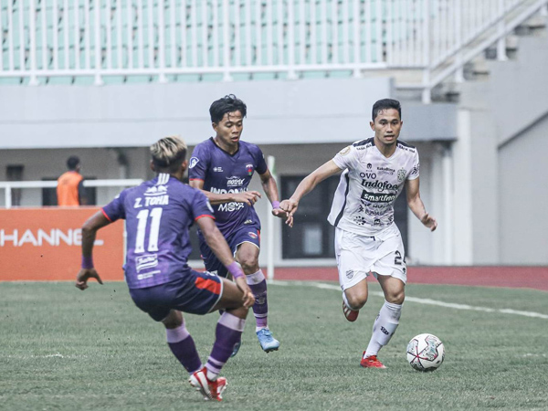 Chelsea Ditekuk Newcastle United, Ricky Fajrin Tetap Idolakan Azpilicueta