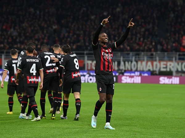 Ditentukan Gol Bunuh Diri, AC Milan Menang Beruntung atas Fiorentina