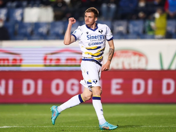 Lazio Masih Belum Menyerah Kejar Servis Gelandang Hellas Verona