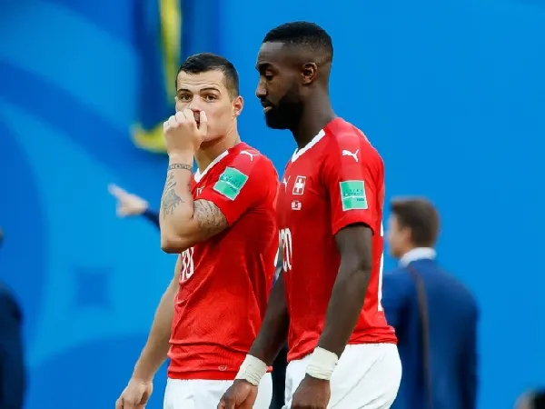 Granit Xhaka dan Johan Djourou