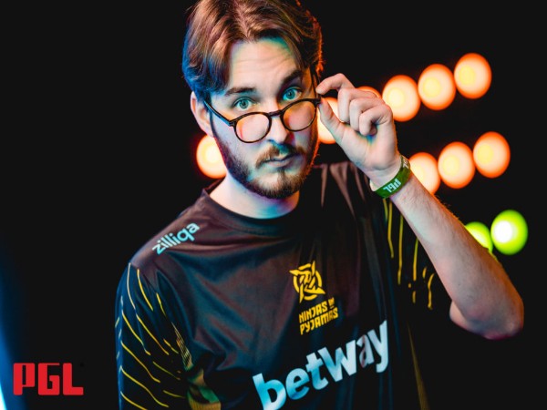 Ninjas in Pyjamas & Heroic Maju ke Semifinal BLAST Premier Fall Finals