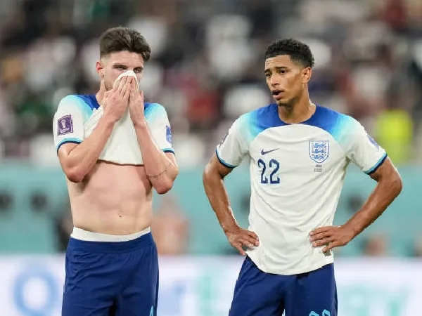 Declan Rice (kiri) dan Jude Bellingham menjadi objek panas bursa transfer