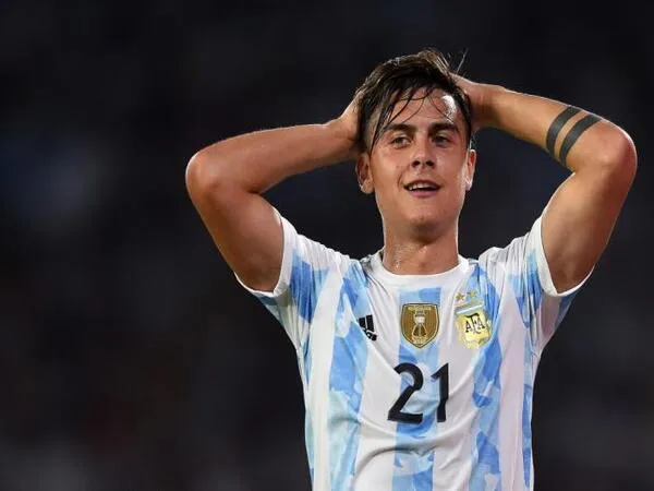 Pelatih Timnas Argentina memaparkan alasannya kenapa ia belum pernah memainkan Paulo Dybala selama pagelaran Piala Dunia 2022 Qatar / via Getty Images