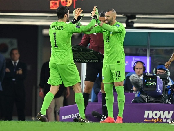 Pelatih Brasil Jelaskan Mengapa Alisson Becker Diganti Kontra Korea Selatan