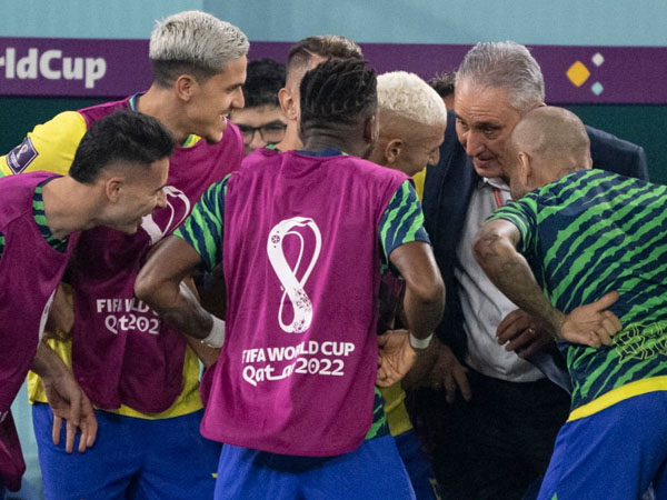 Tite Punya Alasan Kenapa Brasil Lakukan Selebrasi dengan Tarian