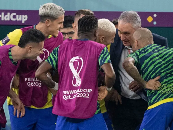 Tite Punya Alasan Kenapa Brasil Lakukan Selebrasi dengan Tarian