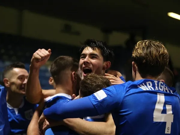 Elkan Baggott mengantarkan Gillingham ke putaran ketiga Piala FA