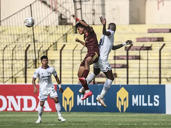 Laga PSM Makassar kontra Persita Tangerang