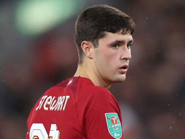 Stewart Ingin Belajar Banyak dari Tiga Penyerang Senior Liverpool
