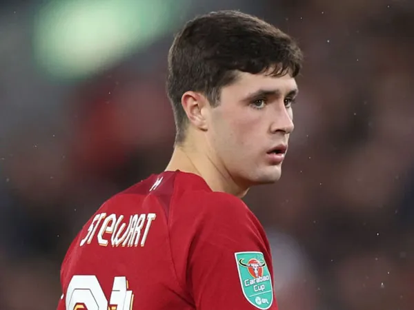 Stewart Ingin Belajar Banyak dari Tiga Penyerang Senior Liverpool