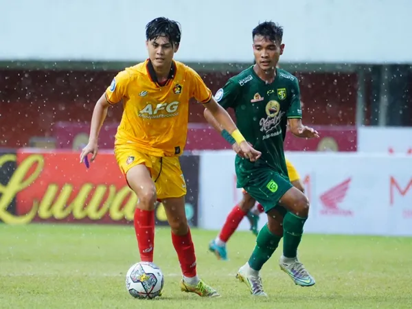 Laga Persik Kediri kontra Persebaya Surabaya