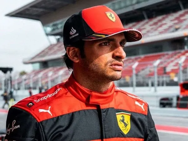 Carlos Sainz Jr yakin Frederic Vasseur bisa bawa Ferrari maju.