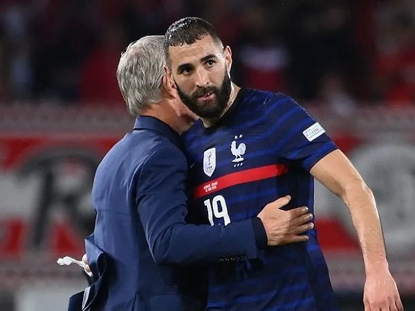 Didier Deschamps bersama Karim Benzema. (Images: Getty)