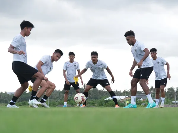 Latihan timnas Indonesia di Pulau Bali