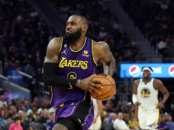 LeBron James siap hadapi tantangan berat tanpa Anthony Davis.