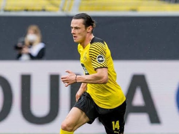 Lazio Sepakati Transfer Bek Kiri Borussia Dortmund Januari Nanti