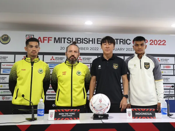 Pelatih Brunei Darussalam, Mario Rivera Campesino saat konferensi pers jelang menghadapi timnas Indonesia