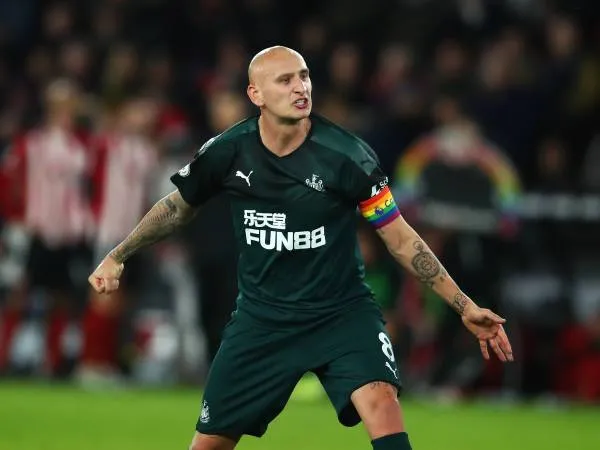 Newcastle United Akan Tanpa Jonjo Shelvey Cukup Lama