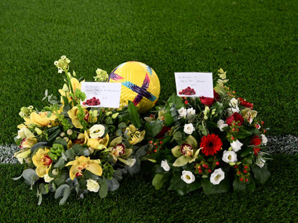 Anfield Beri Penghormatan Terakhir kepada David Johnson dan Pele