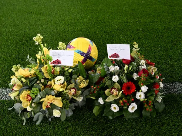 Anfield Beri Penghormatan Terakhir kepada David Johnson dan Pele