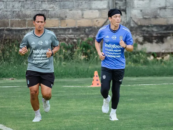 Kiper senior Gerri Mandagi resmi bergabung dengan Bali United