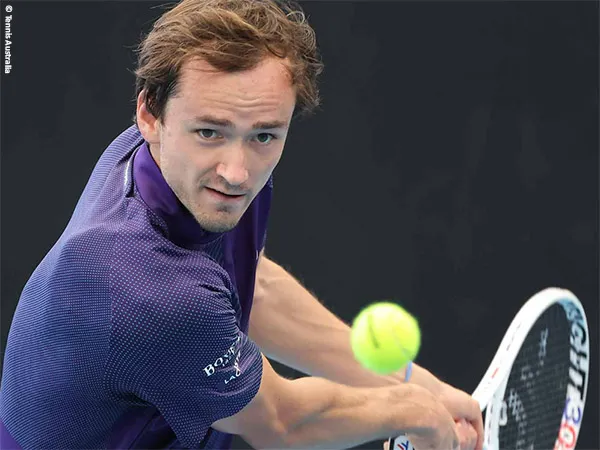 Daniil Medvedev bungkam rekan senegara demi semifinal di Adelaide