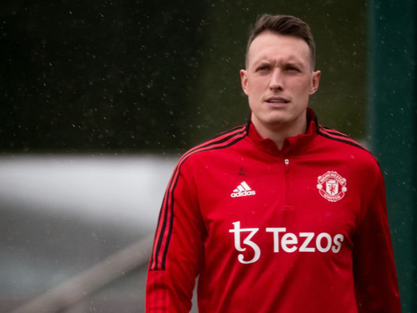 Termasuk Phil Jones, Empat Bek ini Siap Dilepas Manchester United