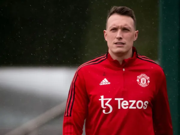 Bek Manchester United, Phil Jones.