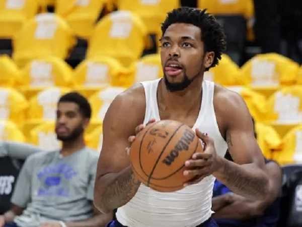 Los Angeles Lakers umumkan merekrut Sterling Brown.