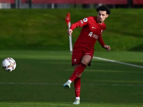 Liverpool Mainkan Curtis Jones di Tim U21, Ini Alasannya